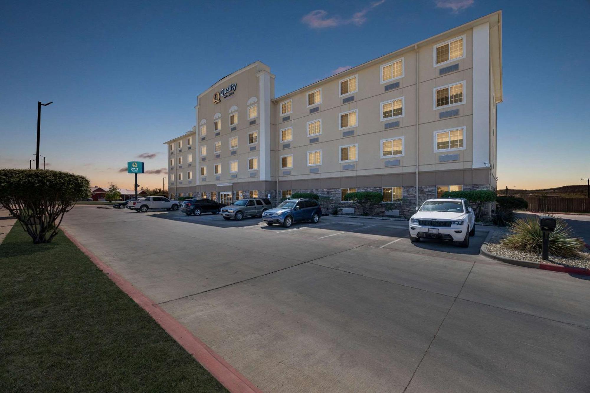 Quality Inn & Suites Big Spring Exterior photo