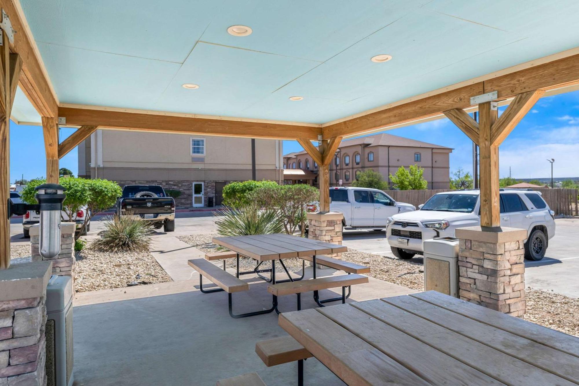 Quality Inn & Suites Big Spring Exterior photo